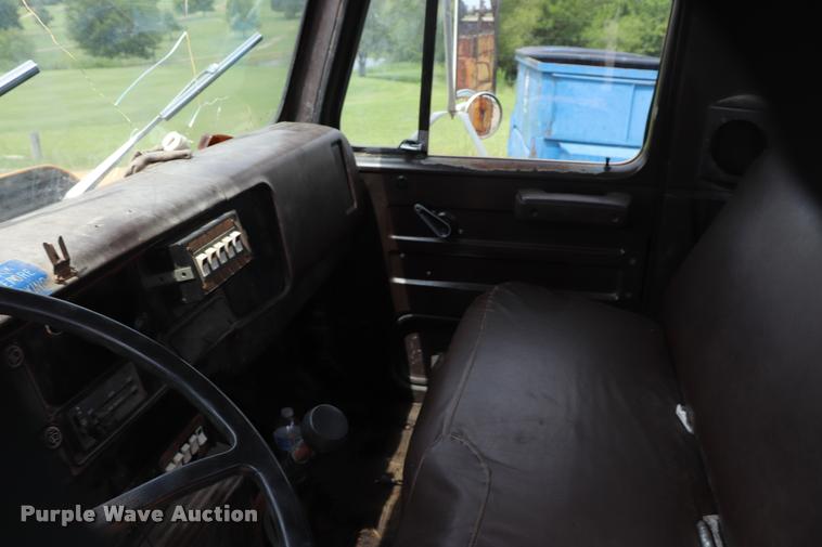 image for item DQ9467 1988 International 1754 dump truck