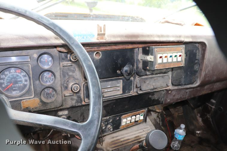 image for item DQ9467 1988 International 1754 dump truck