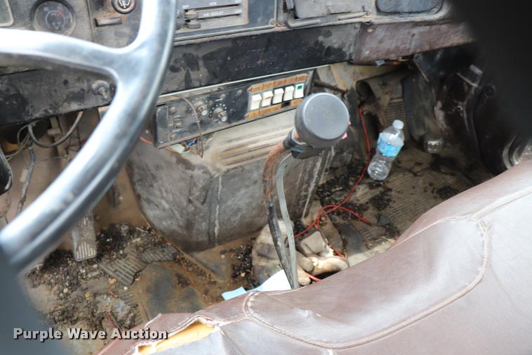 image for item DQ9467 1988 International 1754 dump truck