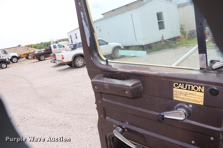 image for item DQ9467 1988 International 1754 dump truck