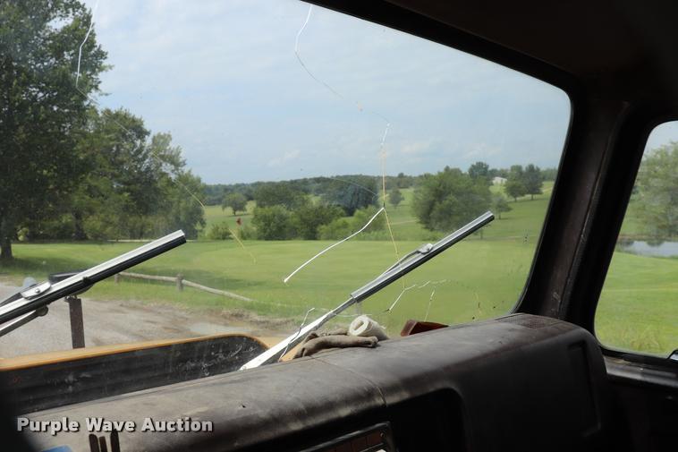 image for item DQ9467 1988 International 1754 dump truck