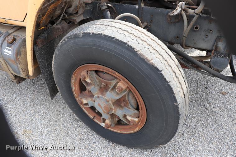 image for item DQ9467 1988 International 1754 dump truck