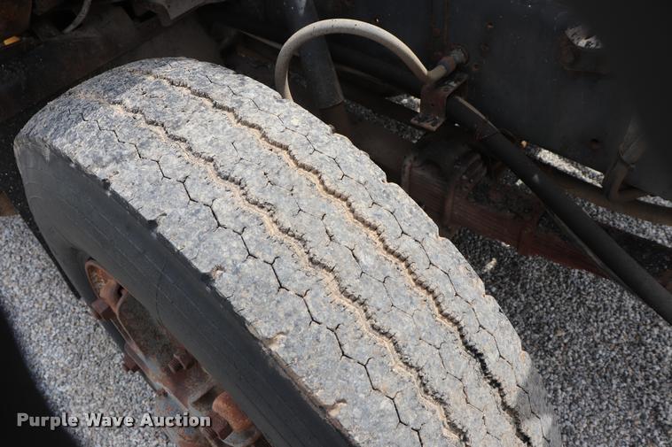 image for item DQ9467 1988 International 1754 dump truck