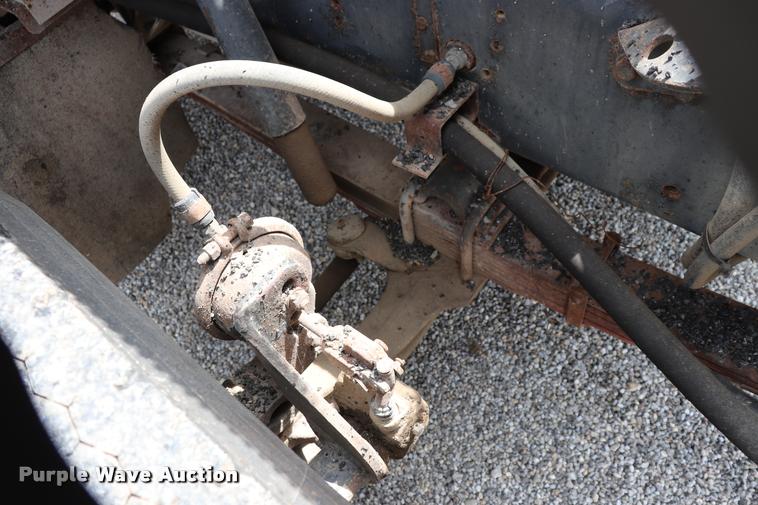 image for item DQ9467 1988 International 1754 dump truck