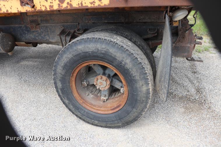 image for item DQ9467 1988 International 1754 dump truck