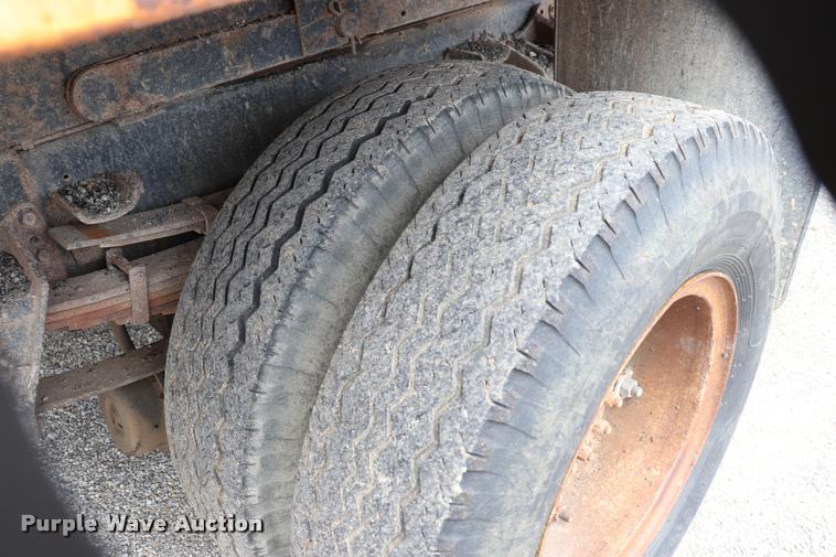 image for item DQ9467 1988 International 1754 dump truck