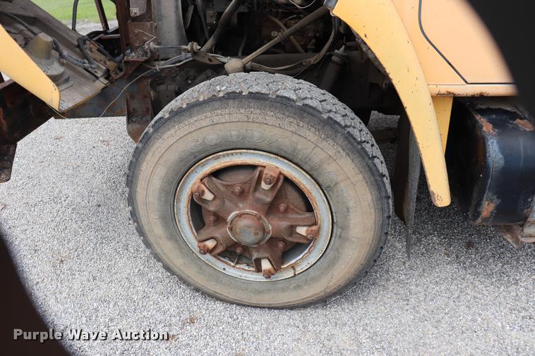 image for item DQ9467 1988 International 1754 dump truck