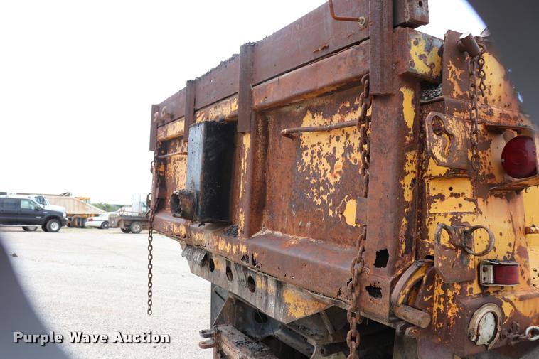 image for item DQ9467 1988 International 1754 dump truck