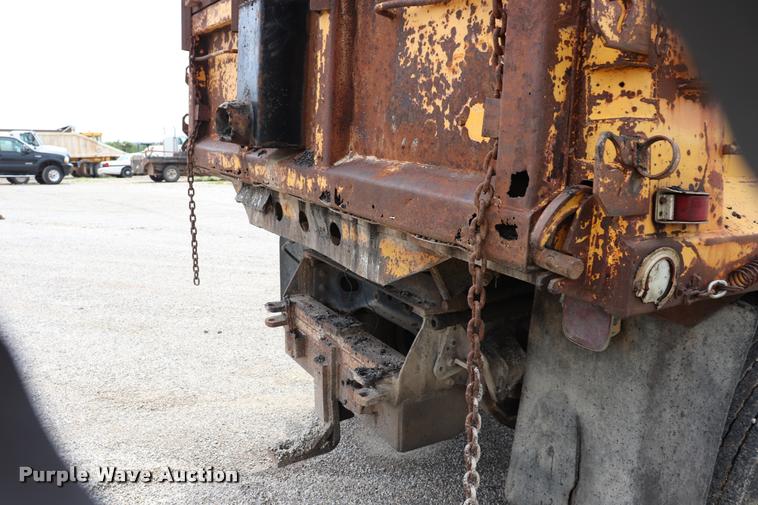 image for item DQ9467 1988 International 1754 dump truck