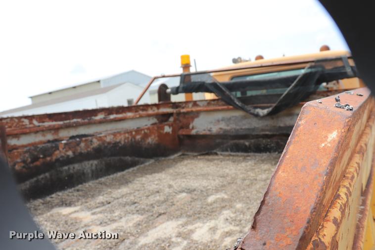 image for item DQ9467 1988 International 1754 dump truck