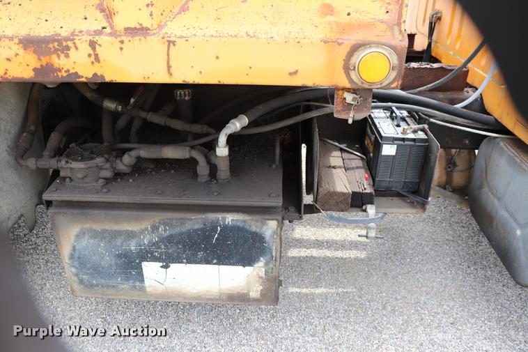 image for item DQ9467 1988 International 1754 dump truck