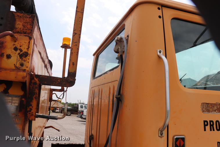 image for item DQ9467 1988 International 1754 dump truck