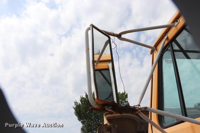 image for item DQ9467 1988 International 1754 dump truck