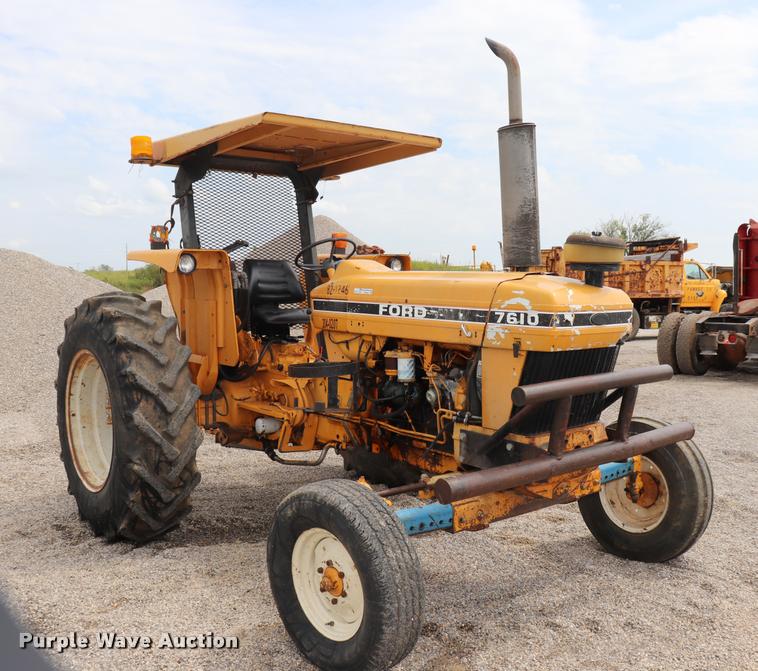 image for item DQ9468 Ford 7610 tractor
