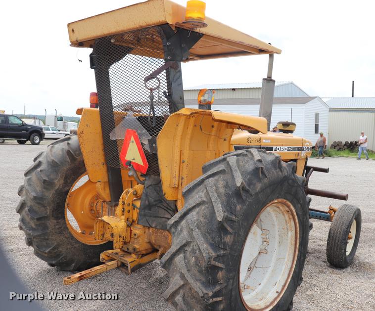 image for item DQ9468 Ford 7610 tractor