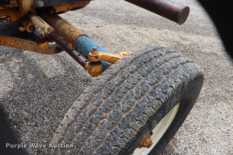 image for item DQ9468 Ford 7610 tractor