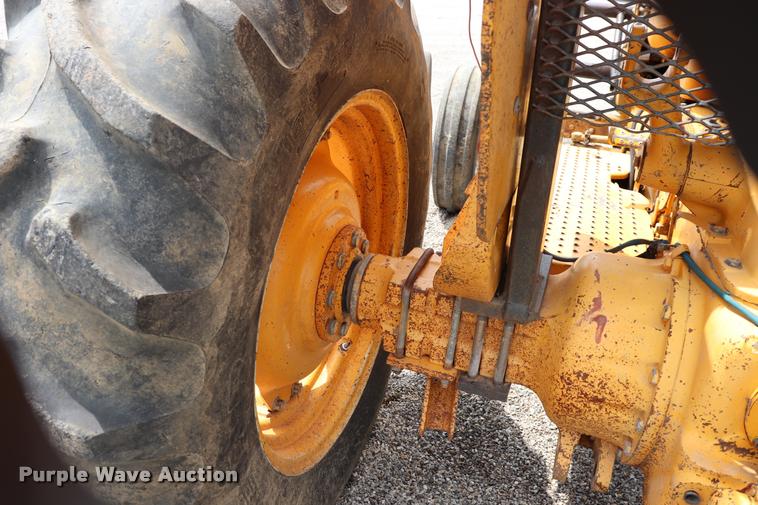 image for item DQ9468 Ford 7610 tractor