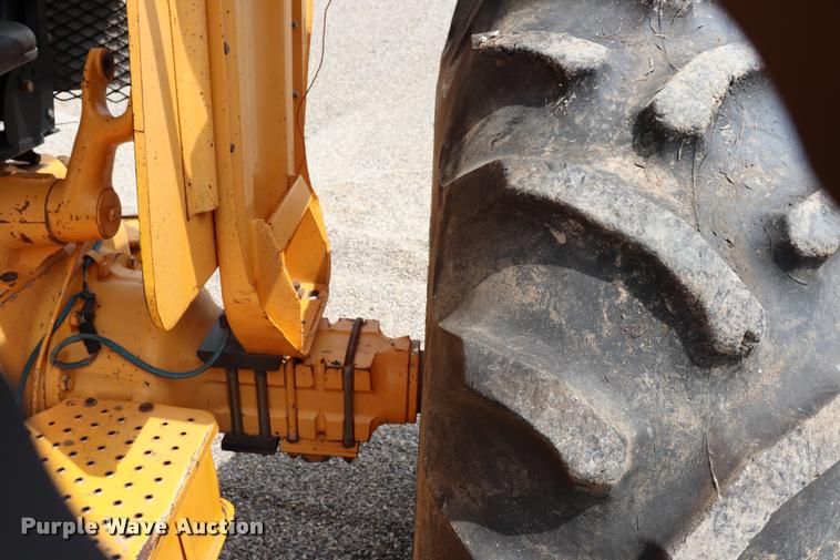 image for item DQ9468 Ford 7610 tractor