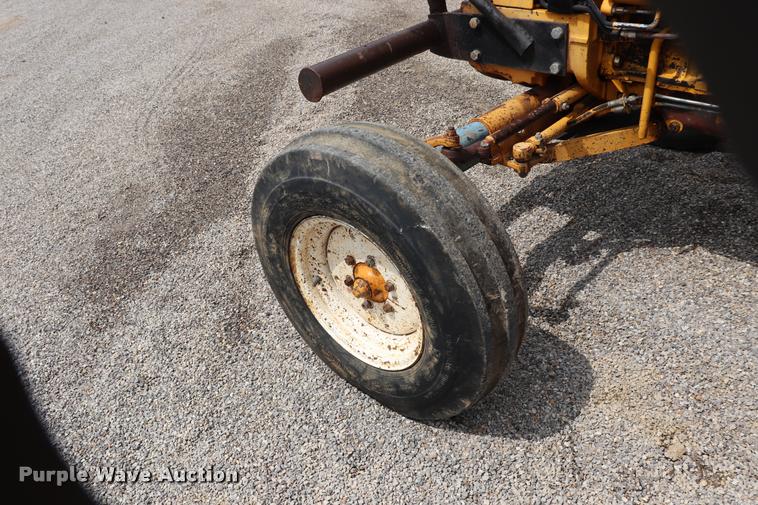 image for item DQ9468 Ford 7610 tractor