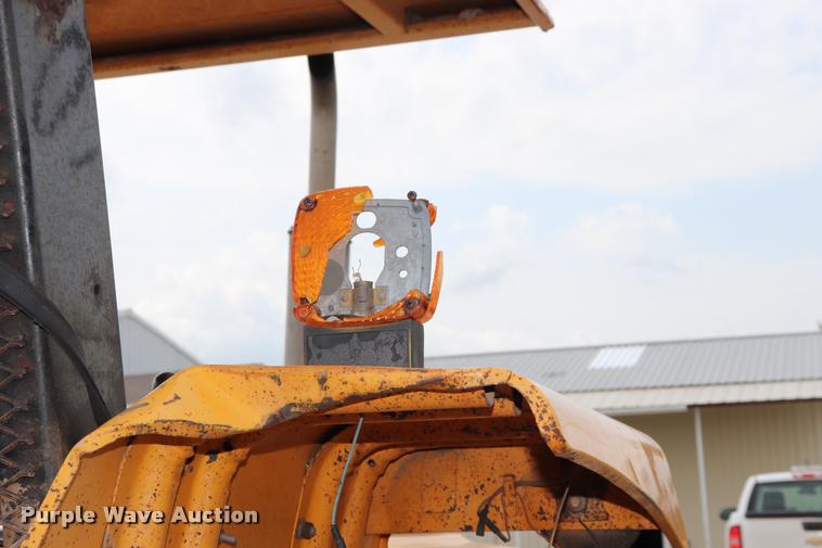 image for item DQ9468 Ford 7610 tractor