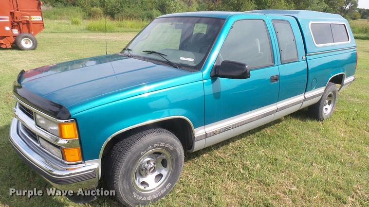 image for item DR9255 1995 Chevrolet 1500 Ext. Cab pickup truck