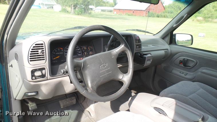 image for item DR9255 1995 Chevrolet 1500 Ext. Cab pickup truck
