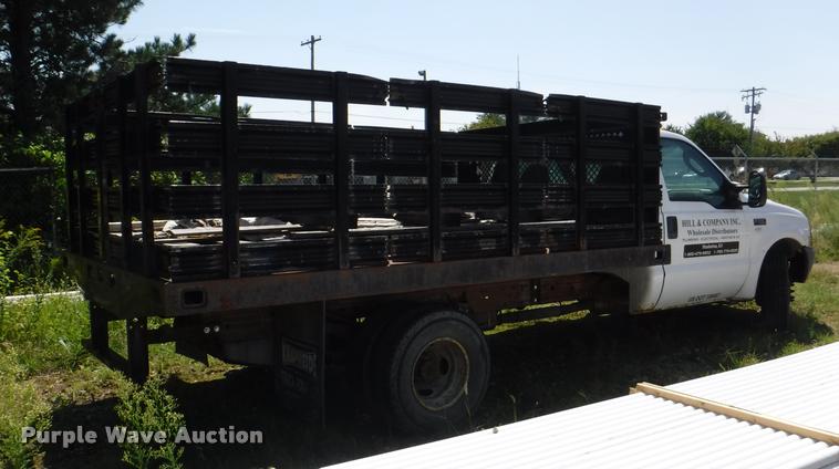 image for item K5893 2004 Ford F350 Super Duty flatbed pickup truck