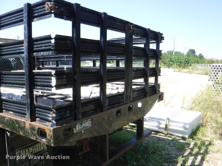 image for item K5893 2004 Ford F350 Super Duty flatbed pickup truck