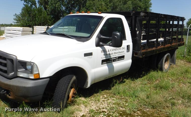 image for item K5893 2004 Ford F350 Super Duty flatbed pickup truck