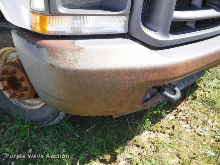 image for item K5893 2004 Ford F350 Super Duty flatbed pickup truck