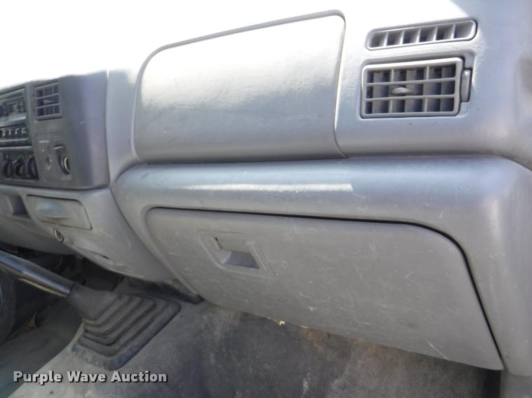 image for item K5893 2004 Ford F350 Super Duty flatbed pickup truck