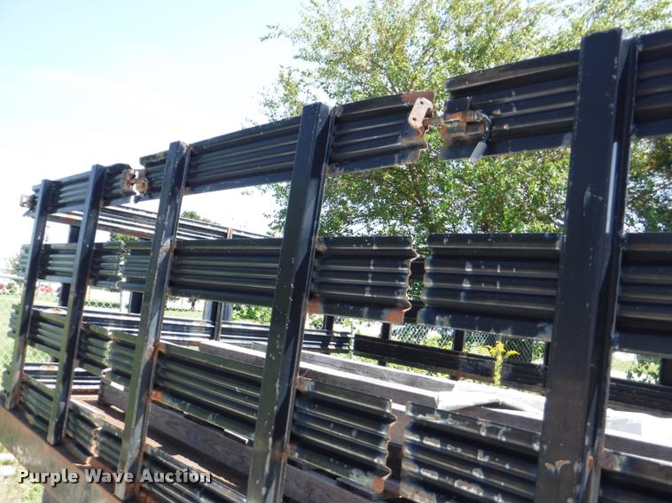 image for item K5893 2004 Ford F350 Super Duty flatbed pickup truck