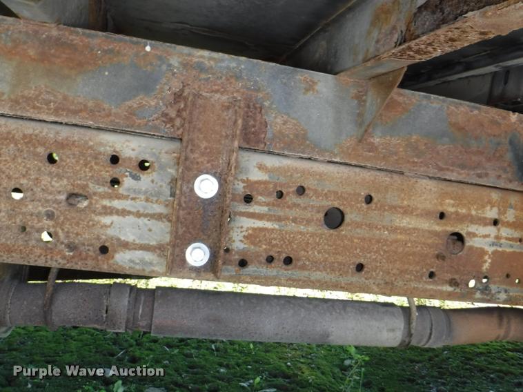 image for item K5893 2004 Ford F350 Super Duty flatbed pickup truck