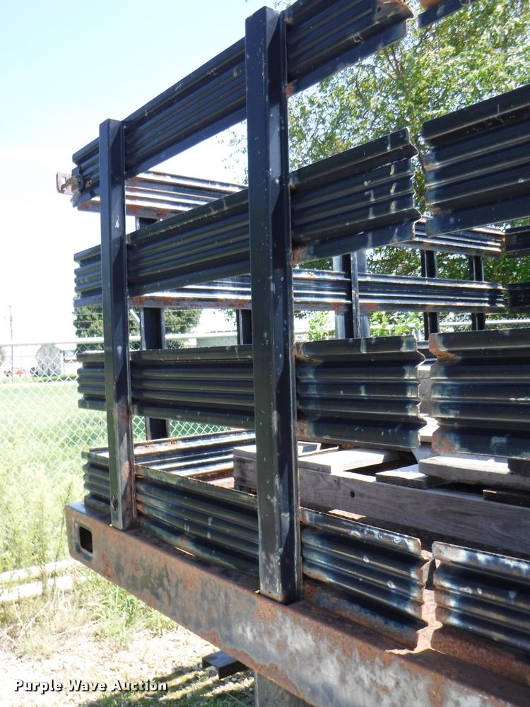 image for item K5893 2004 Ford F350 Super Duty flatbed pickup truck