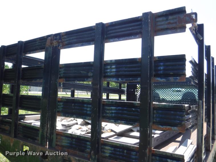 image for item K5893 2004 Ford F350 Super Duty flatbed pickup truck