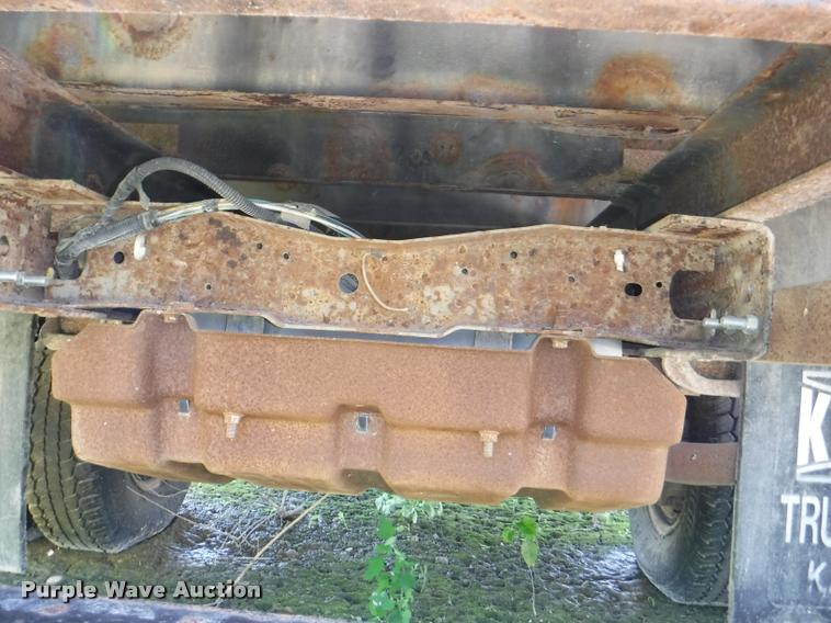 image for item K5893 2004 Ford F350 Super Duty flatbed pickup truck