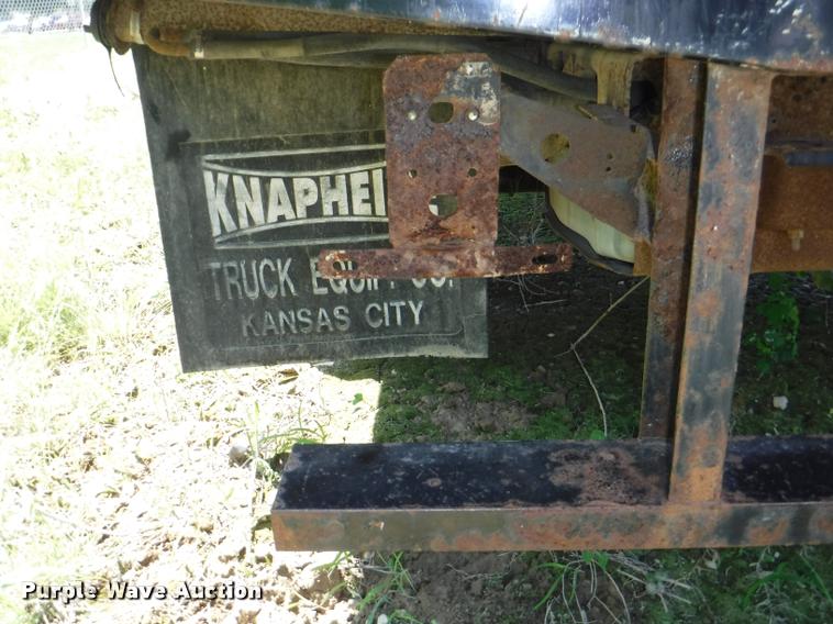 image for item K5893 2004 Ford F350 Super Duty flatbed pickup truck