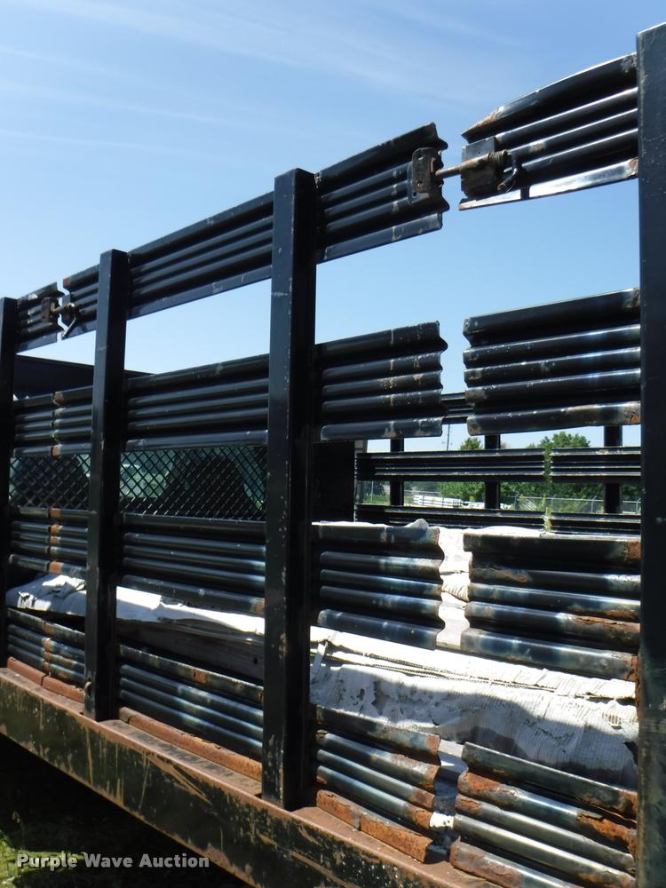 image for item K5893 2004 Ford F350 Super Duty flatbed pickup truck