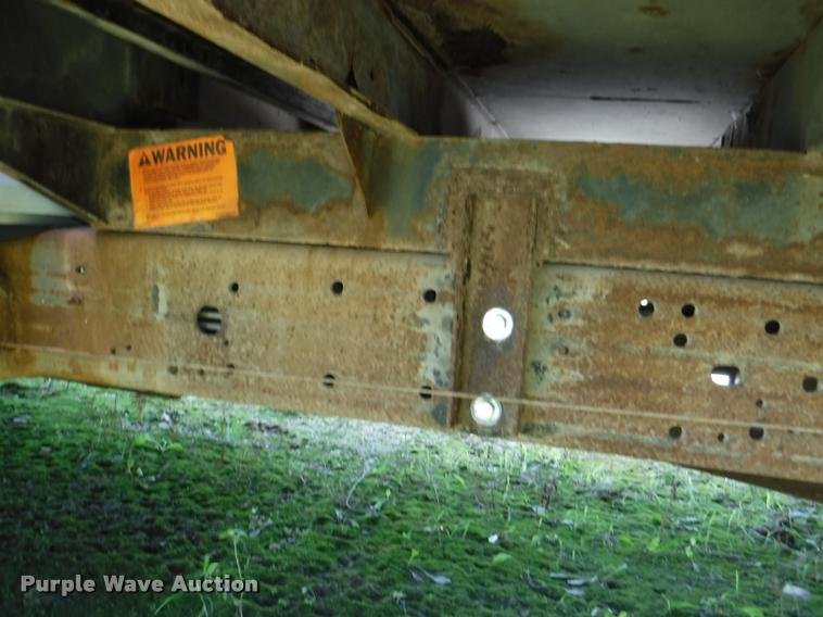 image for item K5893 2004 Ford F350 Super Duty flatbed pickup truck