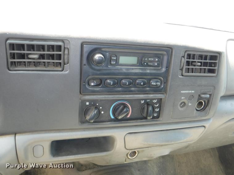 image for item K5893 2004 Ford F350 Super Duty flatbed pickup truck