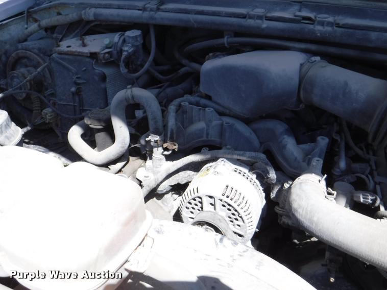 image for item K5893 2004 Ford F350 Super Duty flatbed pickup truck