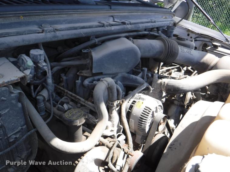 image for item K5893 2004 Ford F350 Super Duty flatbed pickup truck