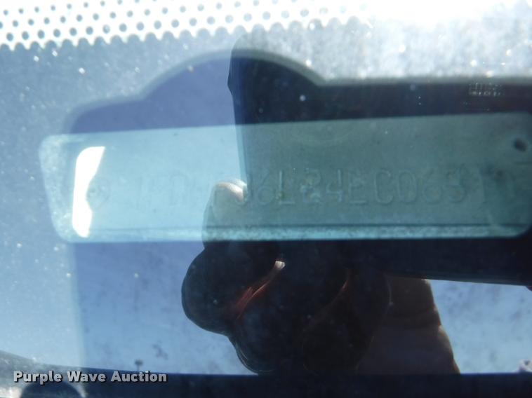 image for item K5893 2004 Ford F350 Super Duty flatbed pickup truck