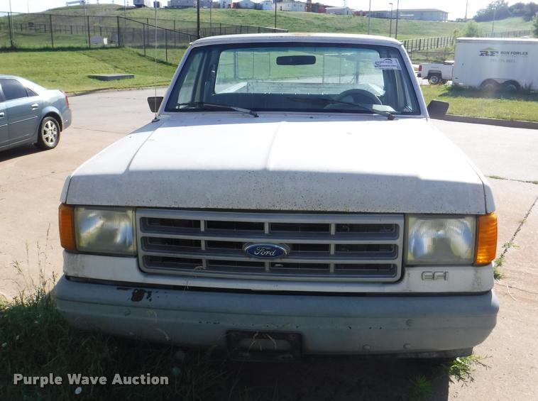 image for item K5969 1990 Ford F150 Custom pickup truck