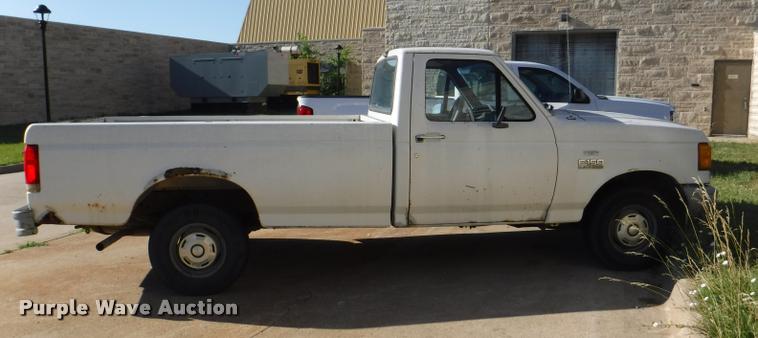 image for item K5969 1990 Ford F150 Custom pickup truck