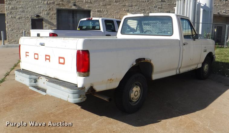 image for item K5969 1990 Ford F150 Custom pickup truck