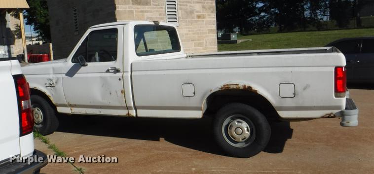 image for item K5969 1990 Ford F150 Custom pickup truck