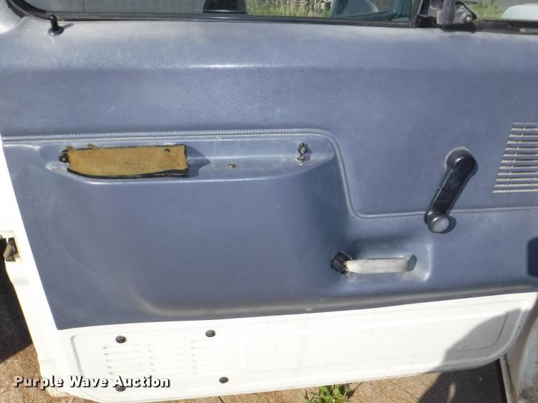 image for item K5969 1990 Ford F150 Custom pickup truck