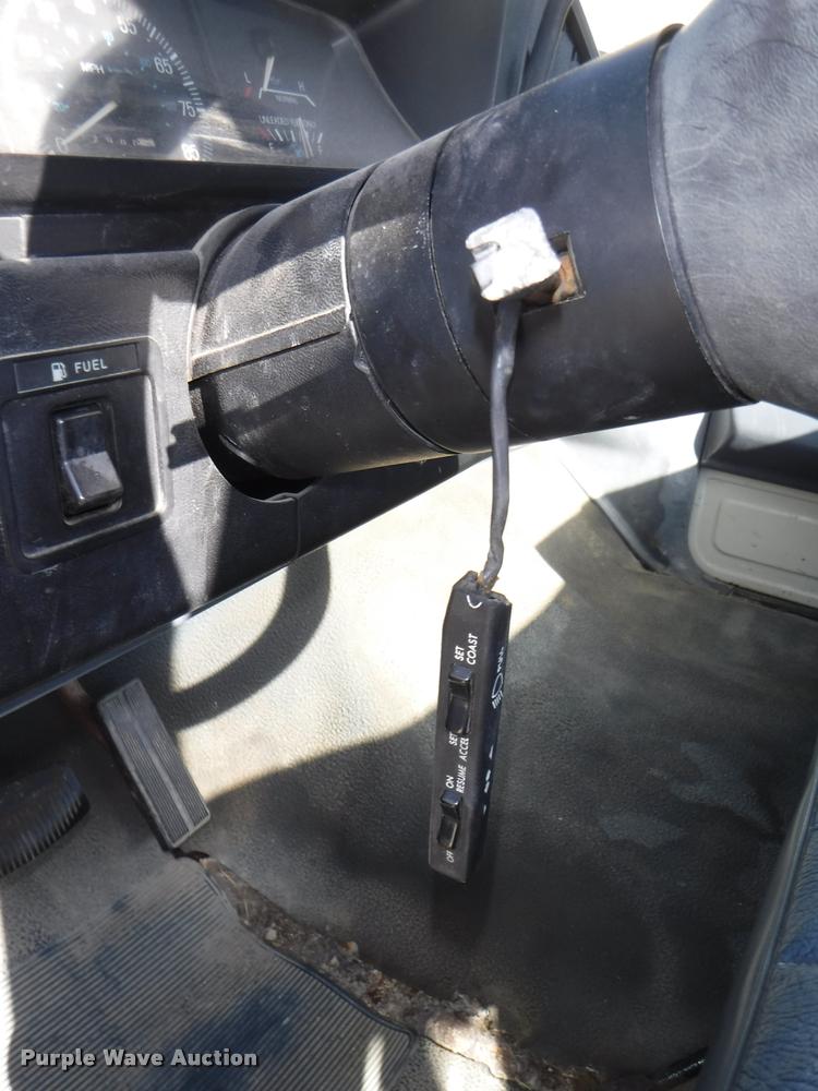 image for item K5969 1990 Ford F150 Custom pickup truck