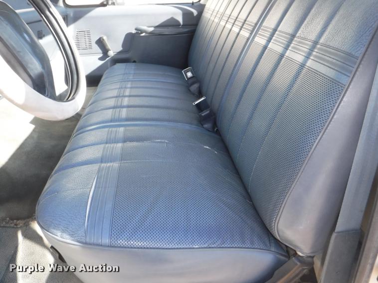 image for item K5969 1990 Ford F150 Custom pickup truck